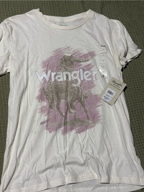 Wrangler White Tee with Mauve Graphic Sloth Design